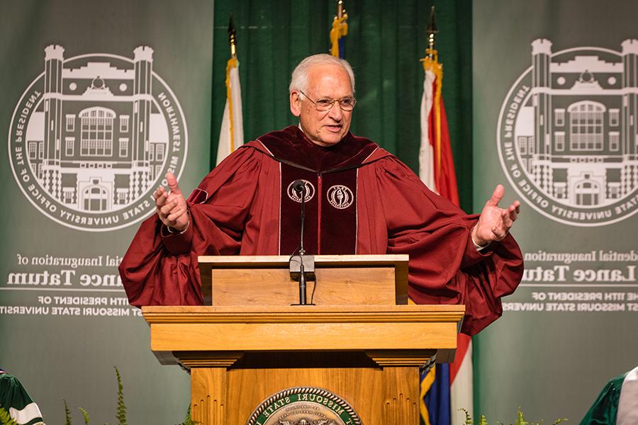 Dr. 小杰克·霍金斯., the chancellor of Troy University, delivered the ceremony's keynote address. (Photo by Lauren Adams/<a href='http://myce.ospifse.net'>网上赌博网站十大排行</a>)