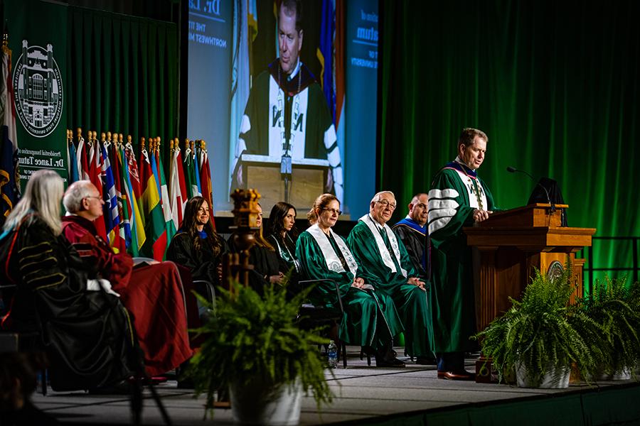 Dr. 兰斯·泰特姆 presented his inaugural address to an audience in Bearcat Arena. (Photo by Todd Weddle/<a href='http://myce.ospifse.net'>网上赌博网站十大排行</a>)